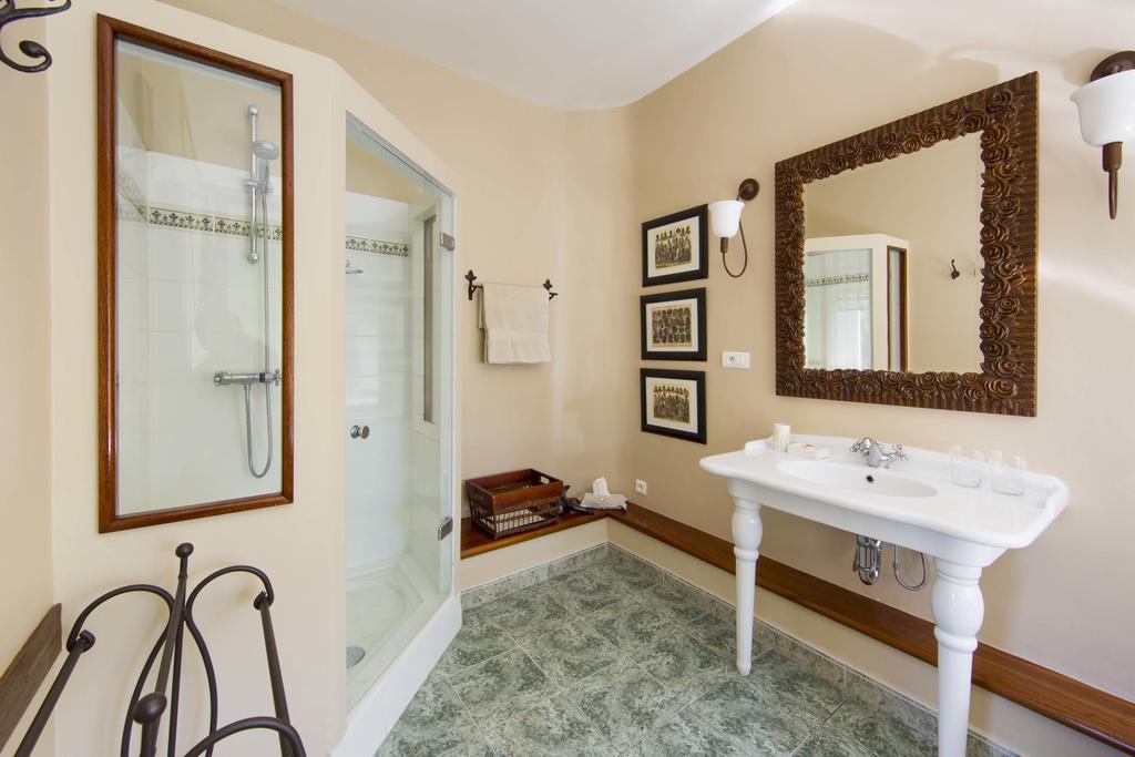 Chateau Talaud Bed & Breakfast Loriol-du-Comtat Room photo